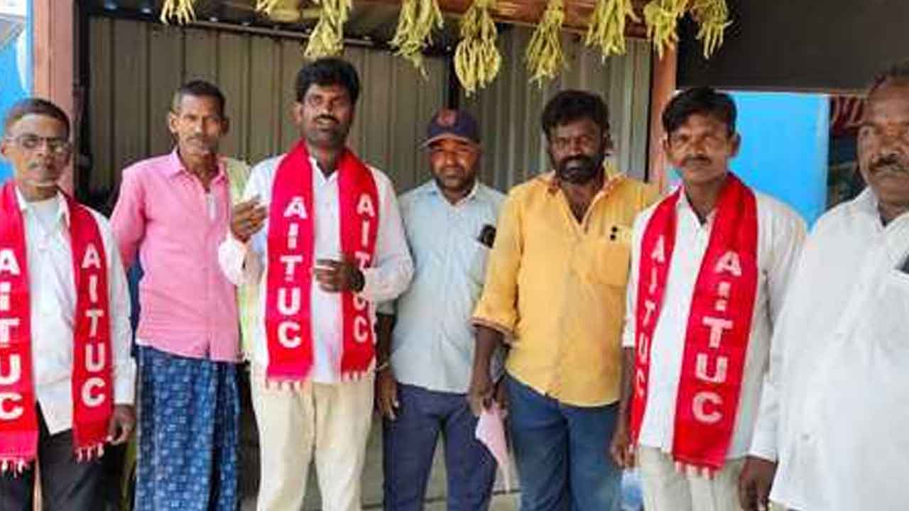 Construction workers | భవన నిర్మాణ కార్మికులకు సంక్షేమ పథకాలు అందించాలి