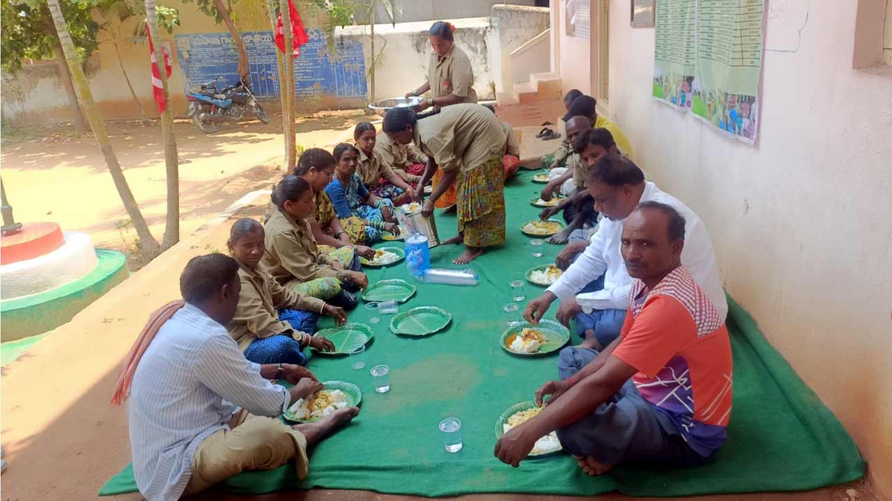పంచాయతీలకు సమ్మె సెగ.. అలియాబాద్‌లో వంట వార్పుతో నిరసన