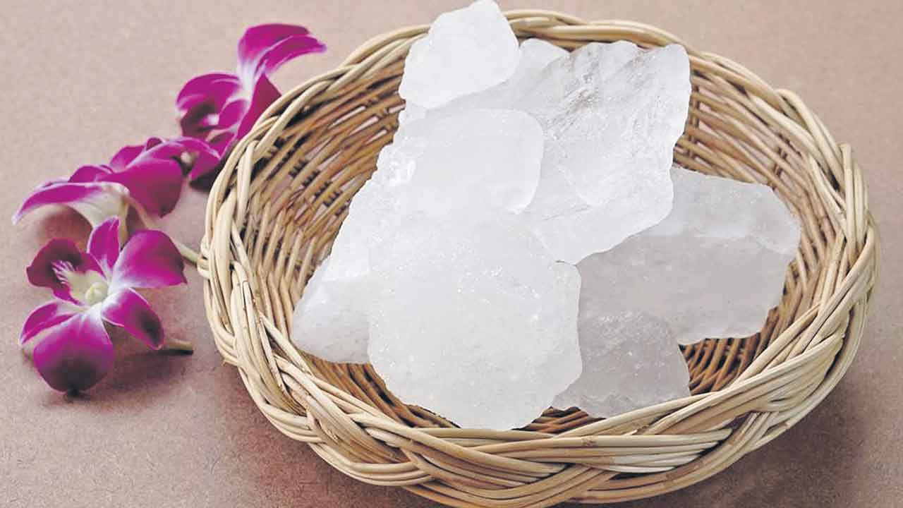 పటిక నీళ్లతో పుక్కిలింత