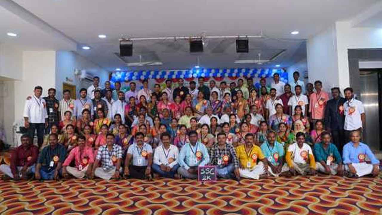 Warangal | కరీమాబాద్‌లో పూర్వ విద్యార్థుల ఆత్మీయ సమ్మేళనం