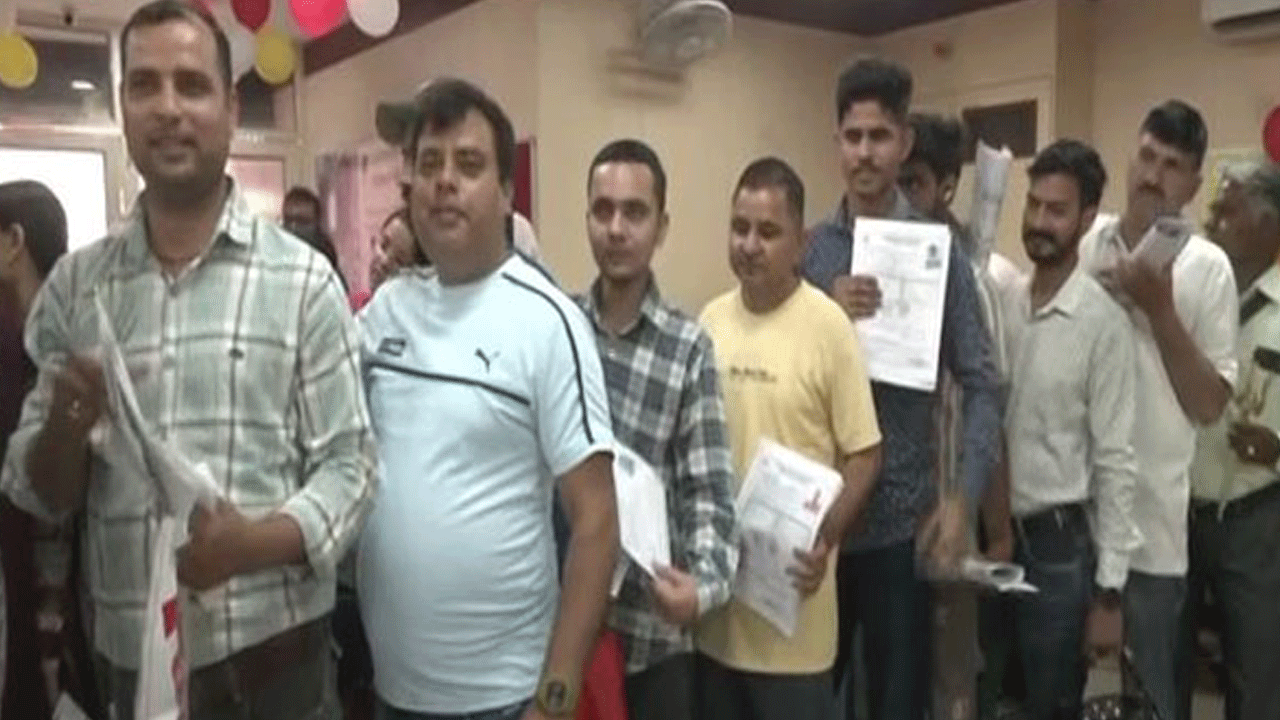 Amarnath Yatra: అమ‌ర్‌నాథ్ యాత్ర‌కు రిజిస్ట్రేష‌న్లు ప్రారంభం.. బ్యాంకుల వ‌ద్ద క్యూక‌ట్టిన జ‌నం