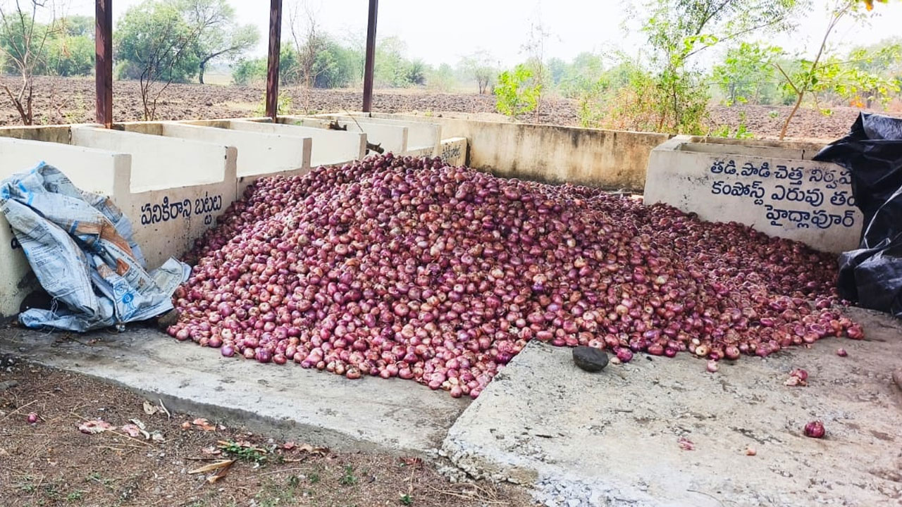 Munipally | డంపింగ్‌ యార్డ్‌ ఉన్నది.. ఉల్లిగడ్డ ఆరబెట్టుకునేందుకేనా?