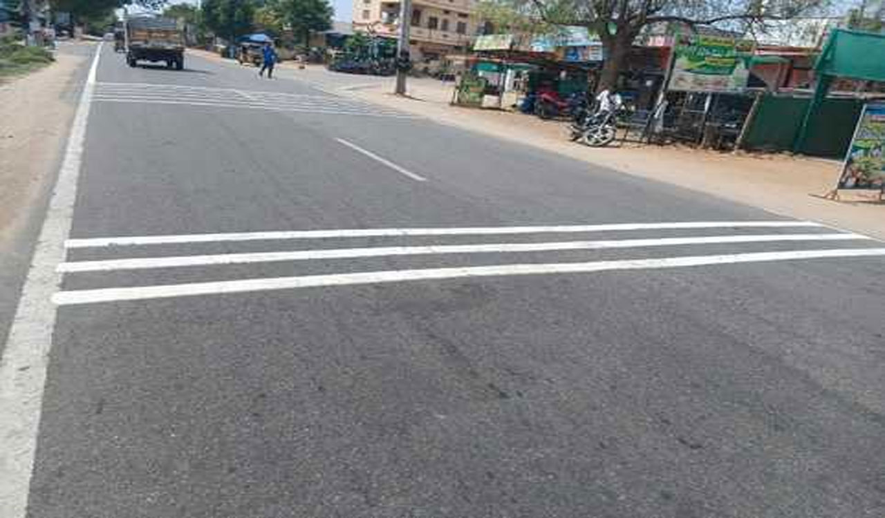 Siricilla | బద్దెనపల్లి చౌరస్తా లో స్పీడ్ బ్రేకర్స్ ఏర్పాటు