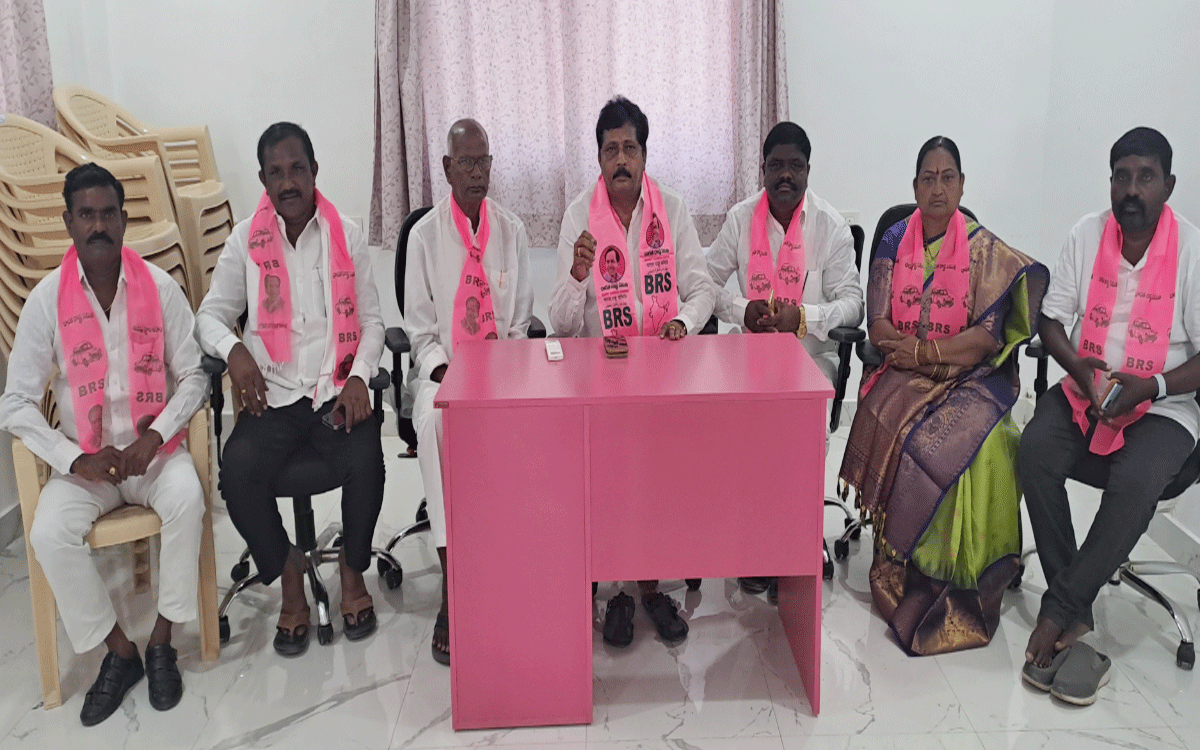 Suryapet : మరో కుంభమేళాగా బీఆర్ఎస్ రజతోత్సవ సభ : మాజీ ఎంపీ బ‌డుగుల‌
