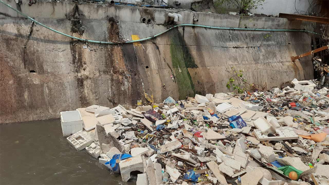 ముంపు ముప్పు తప్పదా.. బల్కాపూర్ నాలాలో వ్యర్ధాలు యథాతథం