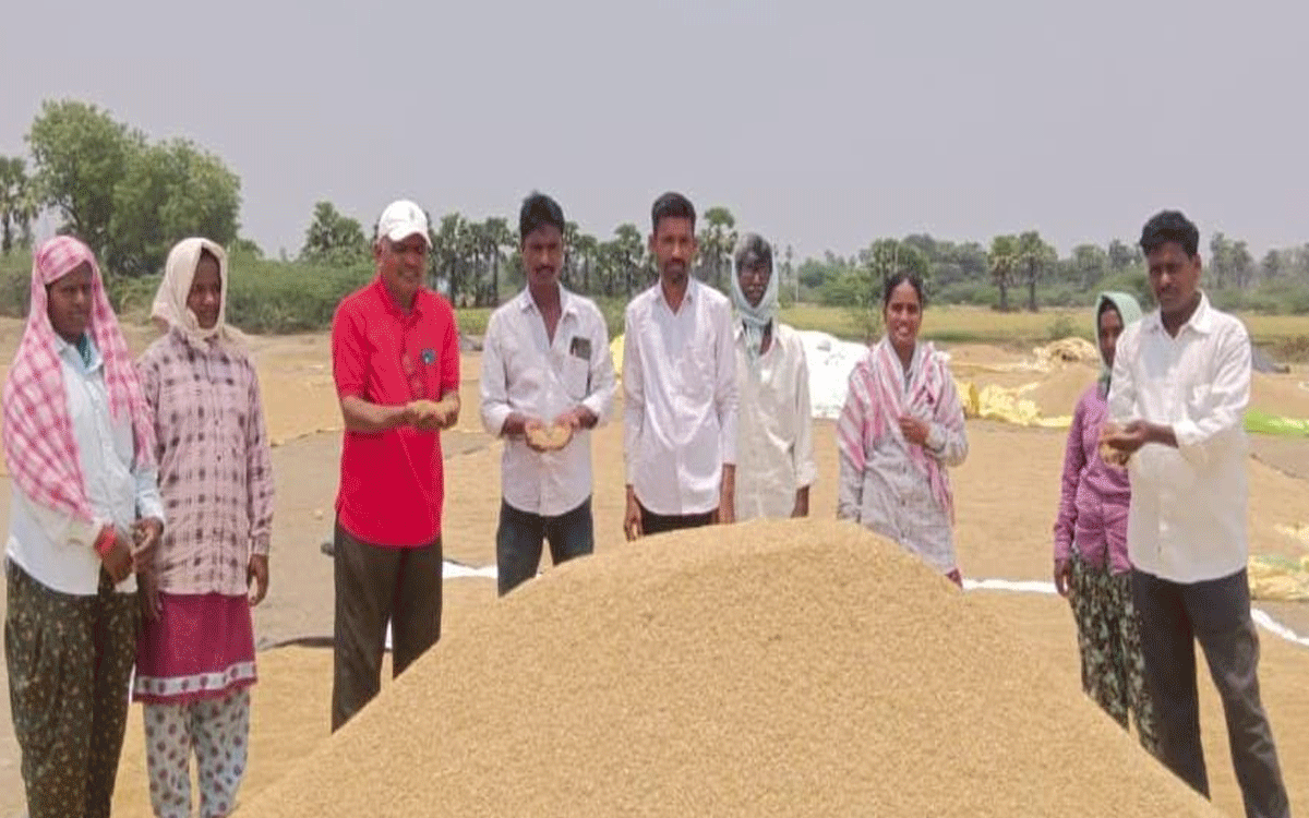 Farmers’ Association : ప్ర‌చారం కోసమే ధాన్యం కొనుగోలు కేంద్రాలు ప్రారంభం : బండ శ్రీ‌శైలం