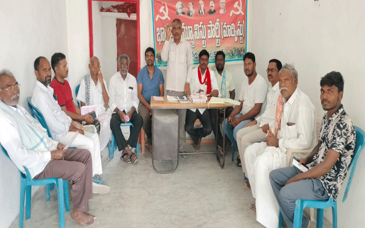 Munugode : అమరుల సంస్మరణ సభను జయప్రదం చేయాలి : బండ శ్రీశైలం