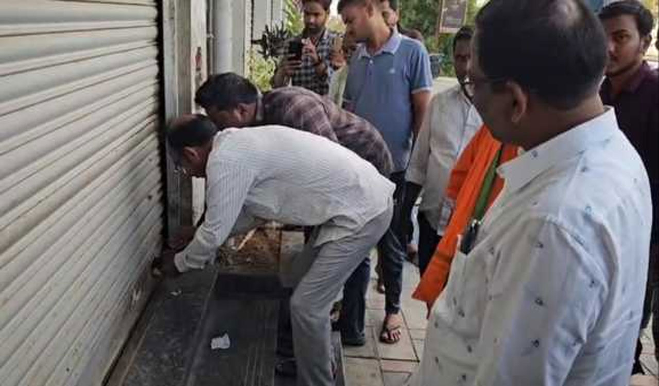 siricilla chitra bar | కోర్టు ఆదేశాలతో తెరుచుకున్న చిత్ర బార్