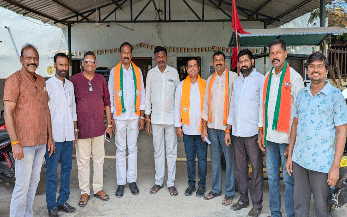 BJP : రాష్ట్ర ప్రభుత్వ వైపల్యం వల్లే మధిర రైల్వే అండర్ బ్రిడ్జి నిర్మాణం ఆలస్యం : ఏలూరు నాగేశ్వ‌ర్‌రావు