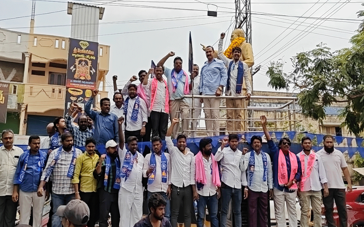 Kodada : అంబేద్కర్ స్ఫూర్తితోనే తెలంగాణ రాష్ట్ర ఆవిర్భావం : మాజీ ఎమ్మెల్యే బొల్లం మల్లయ్యయాదవ్