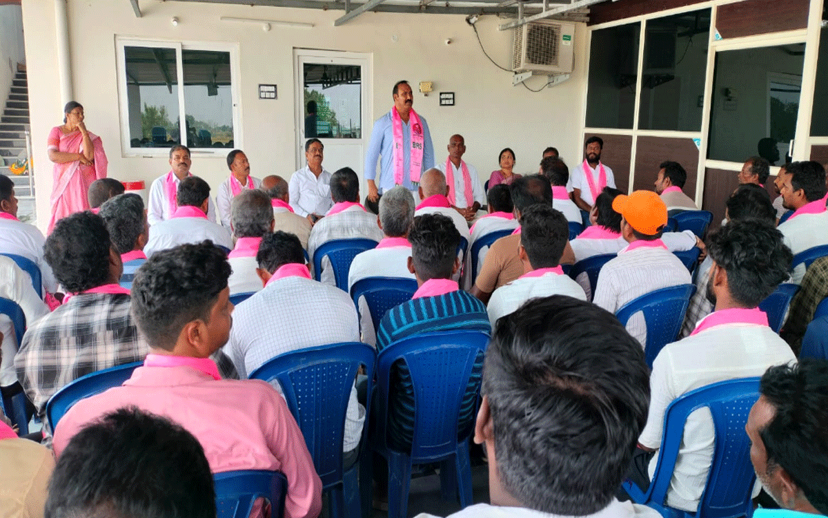 BRS : బీఆర్ఎస్‌ రజతోత్సవ సభను విజయవంతం చేయాలి : కోదాడ మాజీ ఎమ్మెల్యే బొల్లం మల్లయ్య యాదవ్