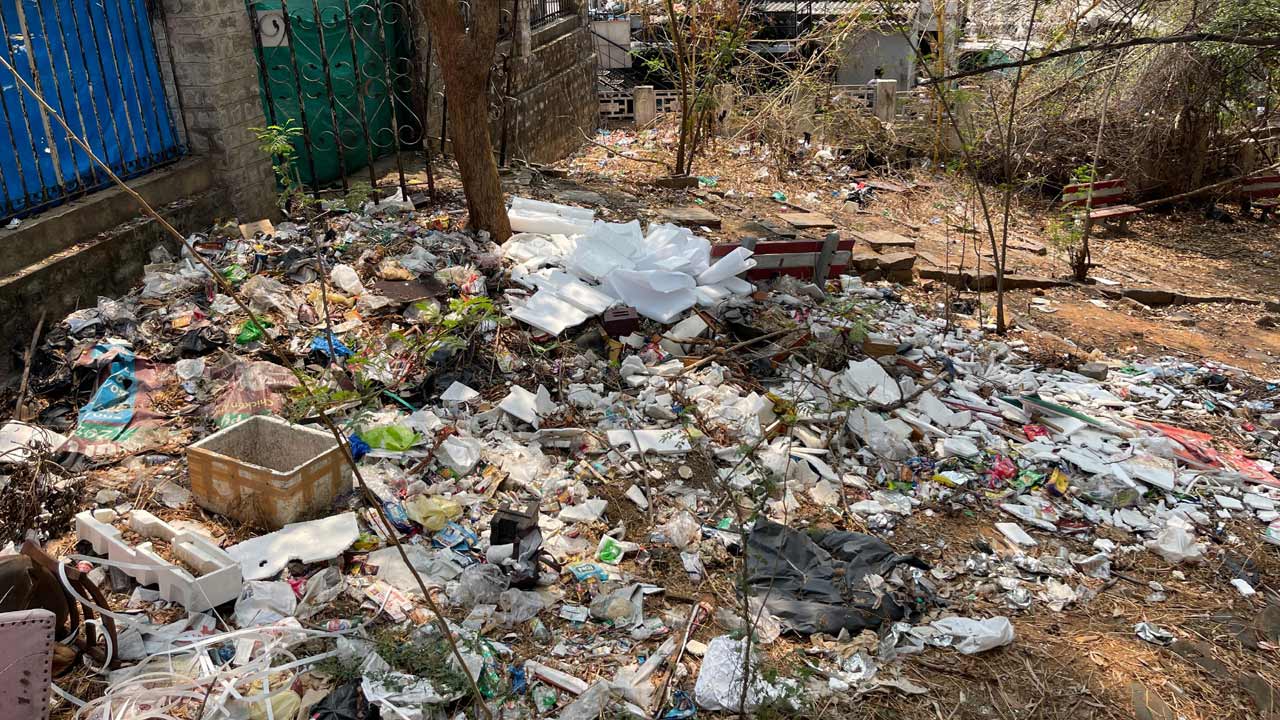 Hyderabad | ఇది డంపింగ్‌ యార్డ్‌ కాదు.. బల్దియా పార్కు.. చెత్తాచెదారంతో నిండిపోయిన బొంబూస్‌ పార్కు