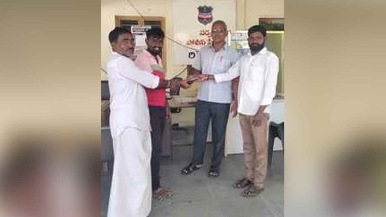 BRS Youth Leader | నిజాయితీని చాటుకున్న బీఆర్ఎస్ యూత్ లీడర్