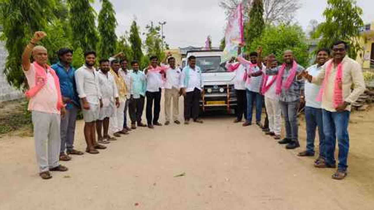 Huge rally | కొట్ర నుంచి వరంగల్ సభకు బీఆర్‌ఎస్ శ్రేణుల భారీ ర్యాలీ