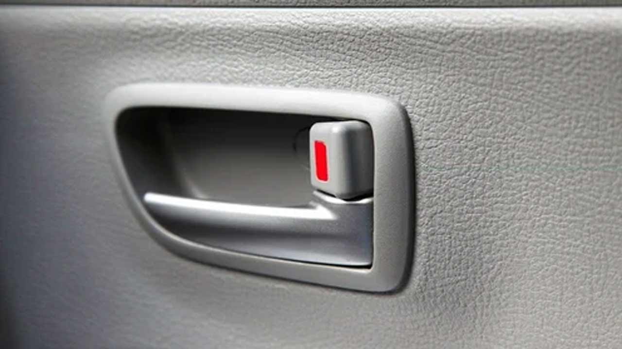 Tragedy | కారులో ఆడుకుంటుండగా డోర్స్‌ లాక్‌.. ఊపిరాడక ఇద్దరు చిన్నారులు మృతి