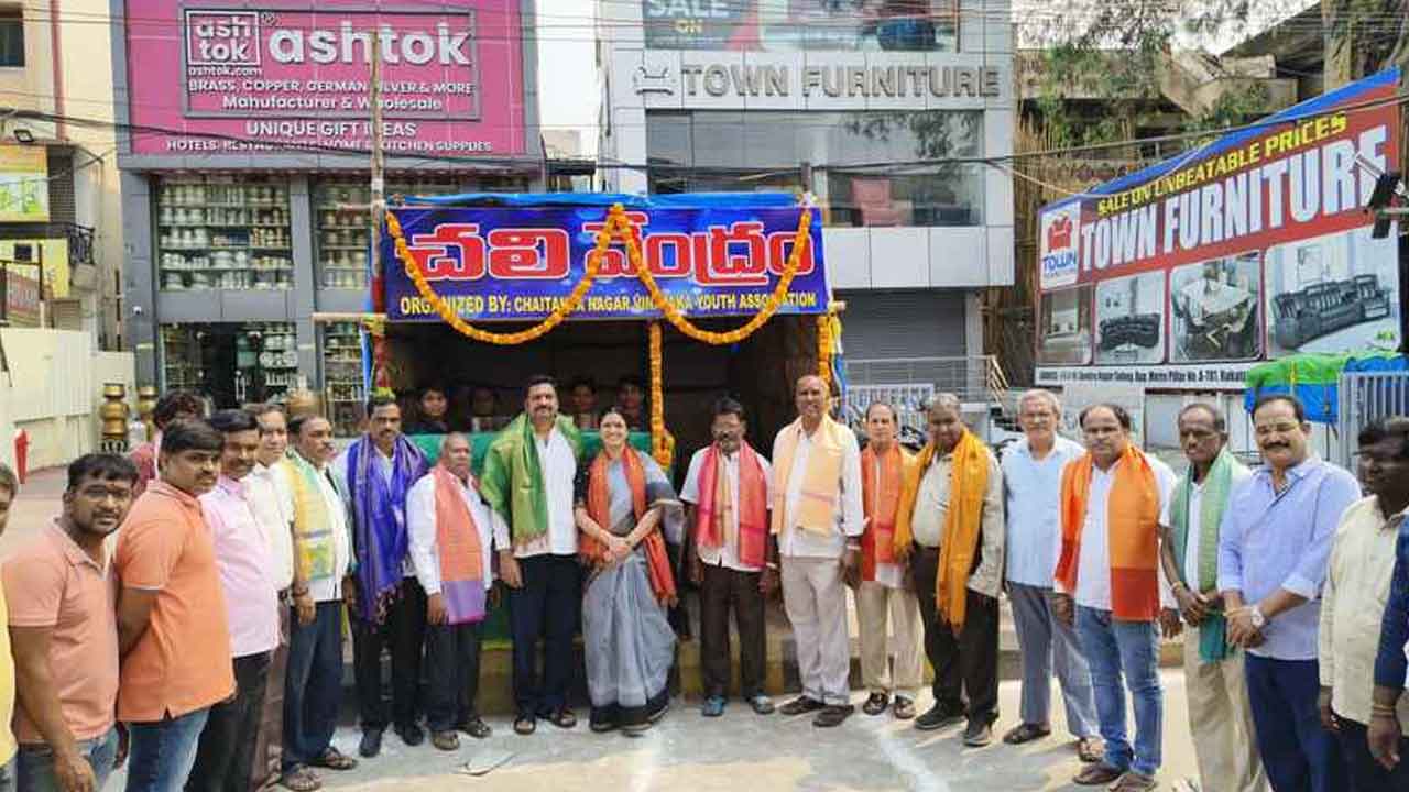 Corporator Roja Devi | బాటసారుల దాహార్తి తీర్చడం అభినందనీయం