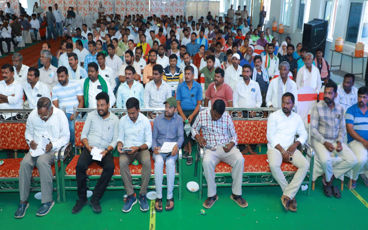 Chivvemla : మార్పులు చేర్పుల‌కు భూ భార‌తిలో అవ‌కాశం : కలెక్టర్ తేజస్ నంద్‌లాల్ పవార్