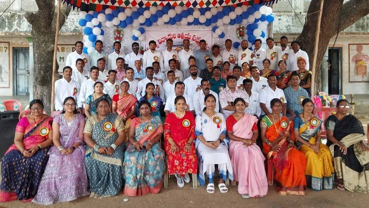 ఘనంగా పూర్వ విద్యార్థుల ఆత్మీయ సమ్మేళనం