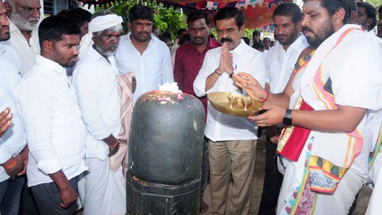Bodrai prathistapana | తిప్రాస్‌పల్లిలో ఘనంగా బొడ్రాయి ప్రతిష్టాపన.. వేడుకల్లో పాల్గొన్న చిట్టెం రామ్మోహన్ రెడ్డి