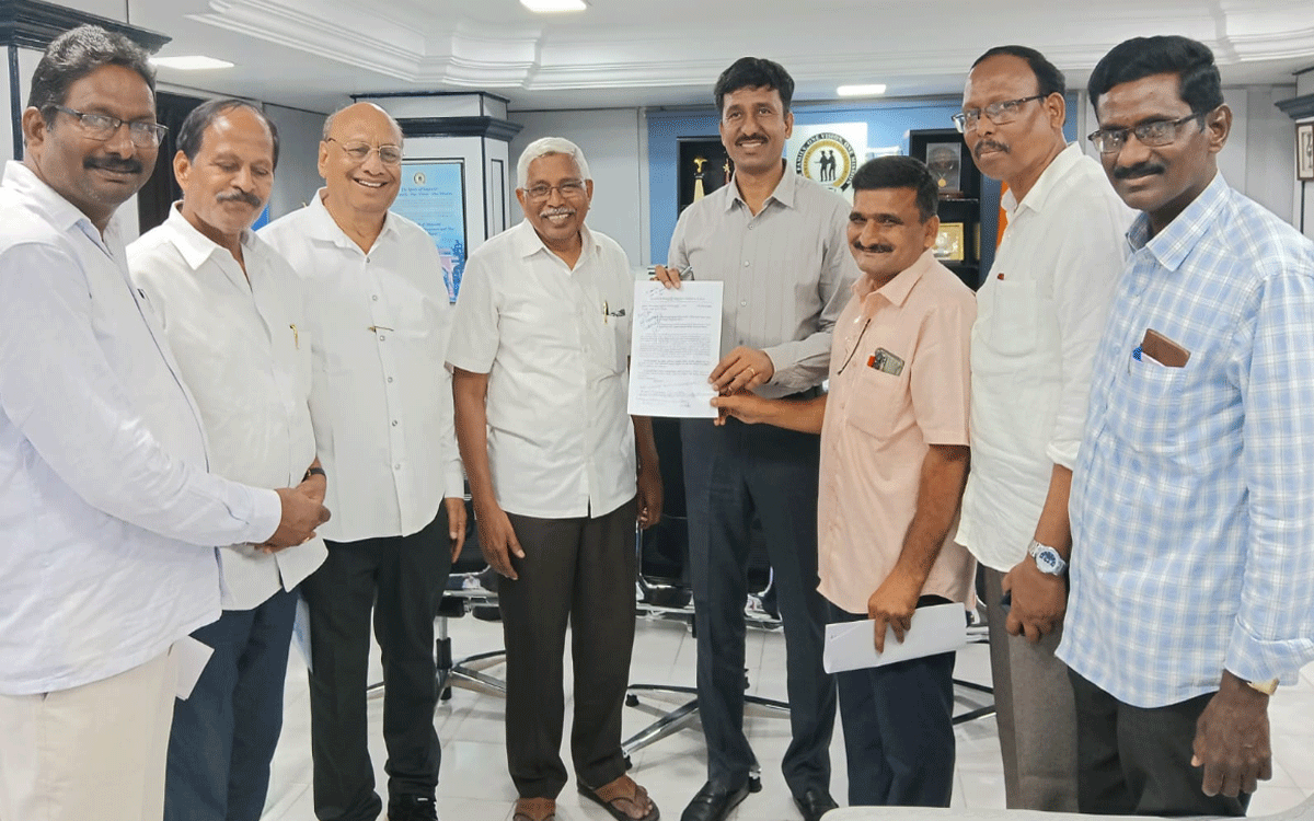 Singareni : సింగరేణి కాంట్రాక్ట్ కార్మికుల వేతనాలు పెంచాల‌ని సీఎండీ బ‌ల‌రాంకు విన‌తి