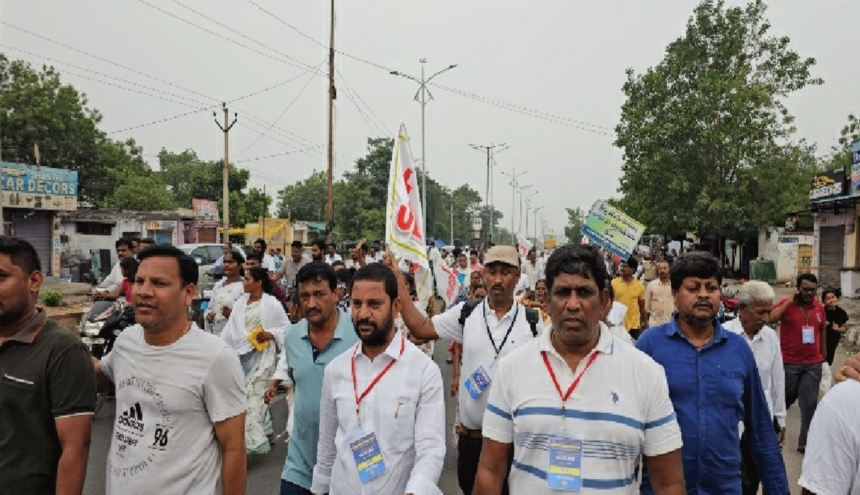 godavarikhani | ఖని లో రన్ ఫర్ జీసస్ ర్యాలీ.. క్రైస్తవుల్లో ఉత్సాహం నింపిన కోరుకంటి చందర్