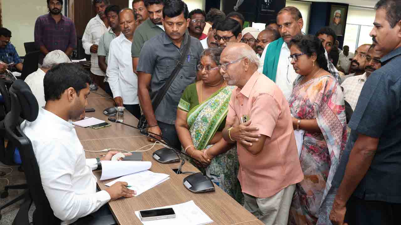 ప్రజల అర్జీలను వెంటనే పరిష్కరించాలి