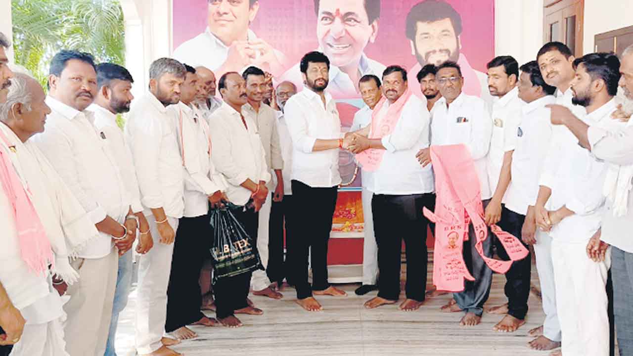 కాంగ్రెస్‌ పాలనతో విసిగి.. బీఆర్‌ఎస్‌లోకి