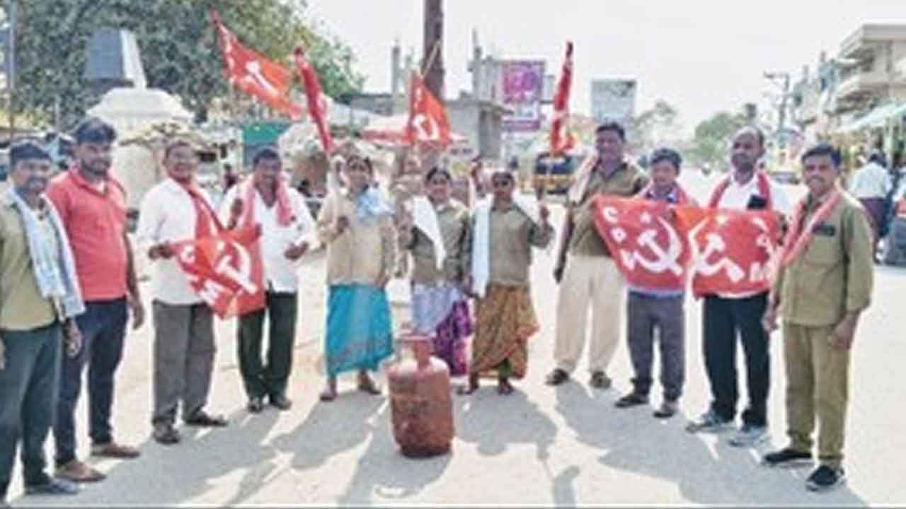 CPM | పెంచిన పెట్రోల్ ధరలు తగ్గించకుంటే ఉద్యమిస్తాం : ధనంజయ