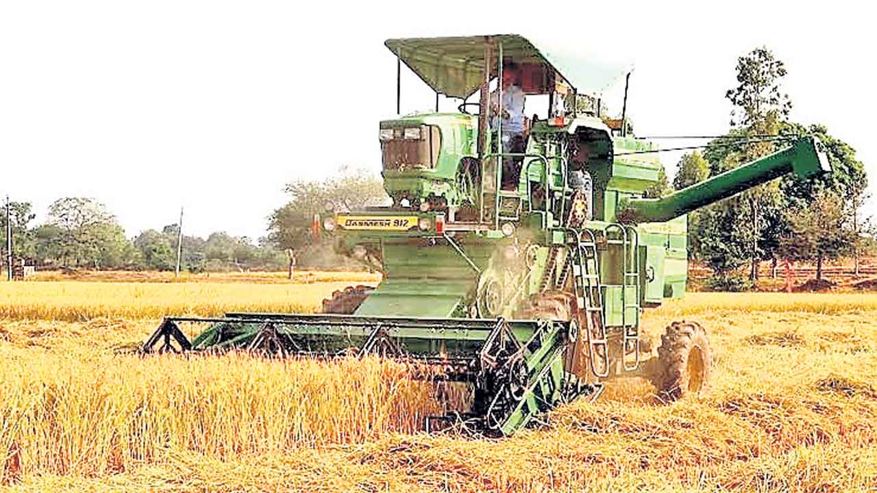 వరి కోతలు ప్రారంభమైనా