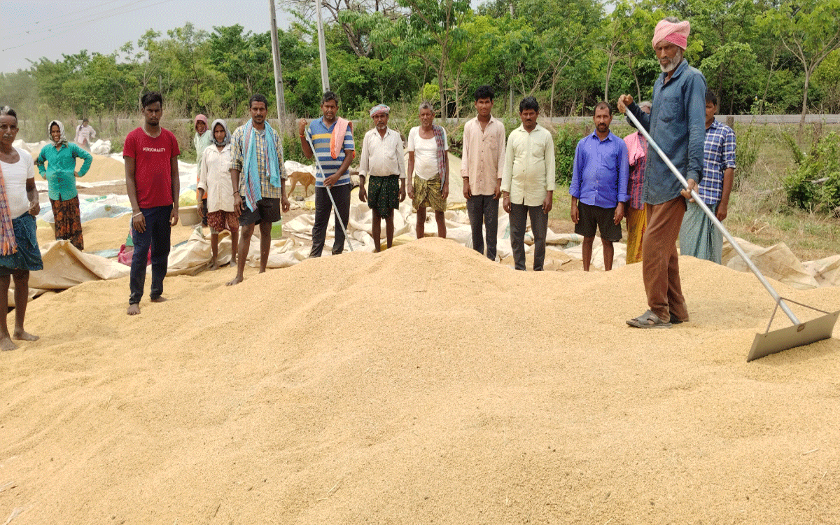 Chandrugonda : దామరచర్ల ధాన్యం కొనుగోలు కేంద్రంలో రైతుల నిరసన
