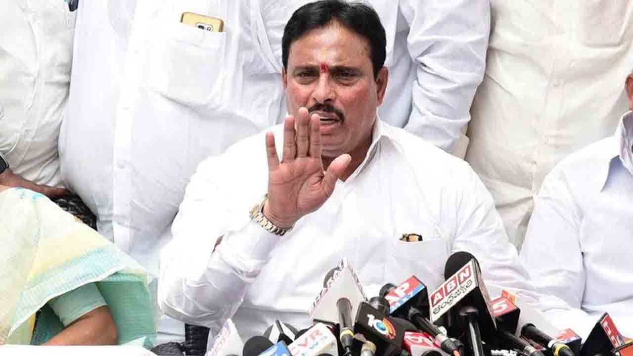 కేసీఆర్‌ కోసం ప్రజల ఎదురు చూపు