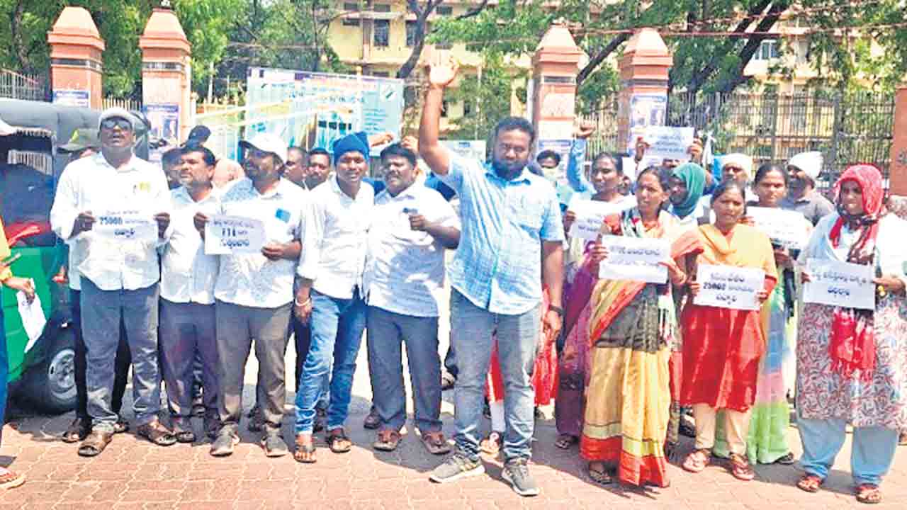 వేతన.. వేదన