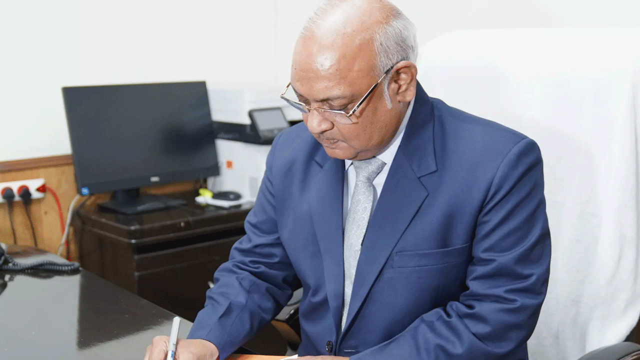 Dinesh Maheshwari: లా క‌మీష‌న్ చైర్మ‌న్‌గా బాధ్య‌త‌లు స్వీక‌రించిన దినేశ్ మ‌హేశ్వ‌రి