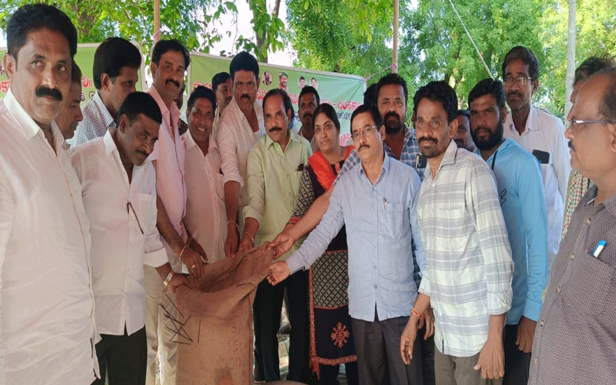 Maize Purchasing Center : రైతులు మొక్కజొన్న కొనుగోలు కేంద్రాన్ని సద్వినియోగం చేసుకోవాలి : డీఎం సునీత‌