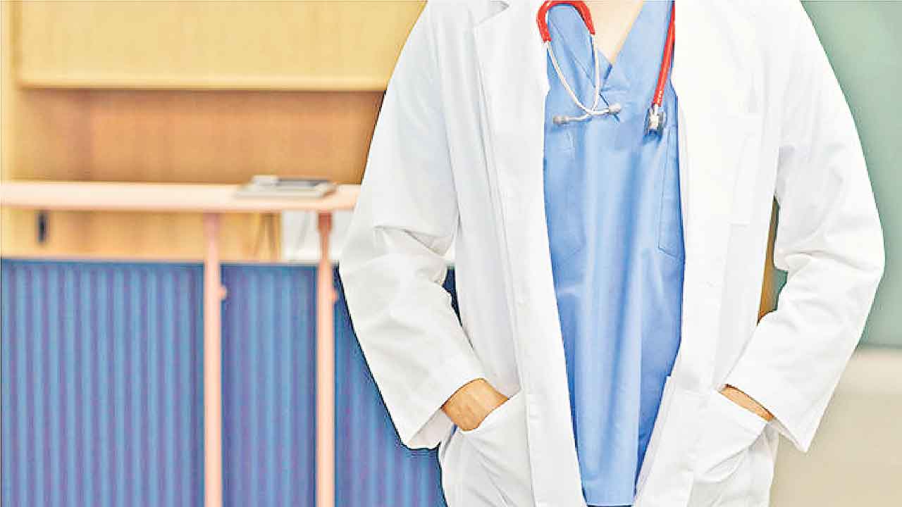 Doctor | 100 మంది బాలికలపై లైంగిక దాడి.. వైద్యుడికి 13,800 కోట్ల జరిమానా