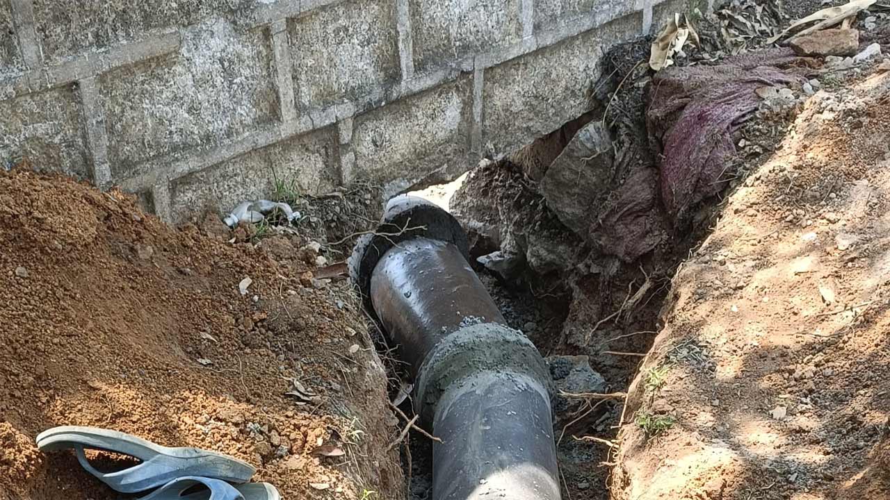 Keesara | కాంట్రాక్టర్‌ నిర్లక్ష్యం.. డ్రైనేజీ పనులను ఆపేయాలని ఆందోళనకు దిగిన కాలనీవాసులు