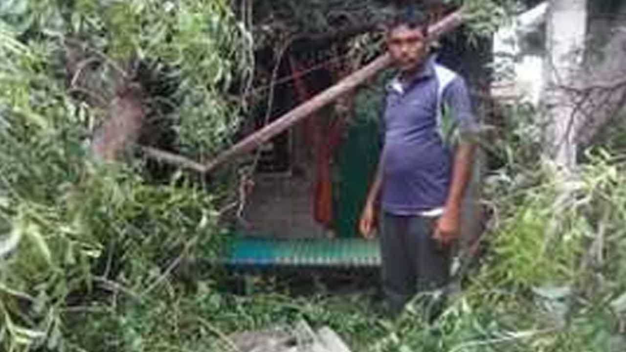 Heavy rains | దుగ్గొండిలో గాలివాన బీభత్సం.. నేలకొరిగిన పంటలు : వీడియో