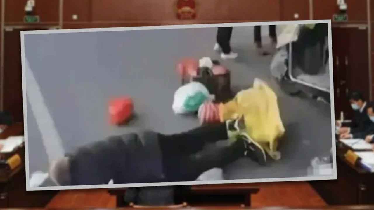 China | ప్రమాదం జరిగినా పట్టించుకోని పాదచారులపై కేసు