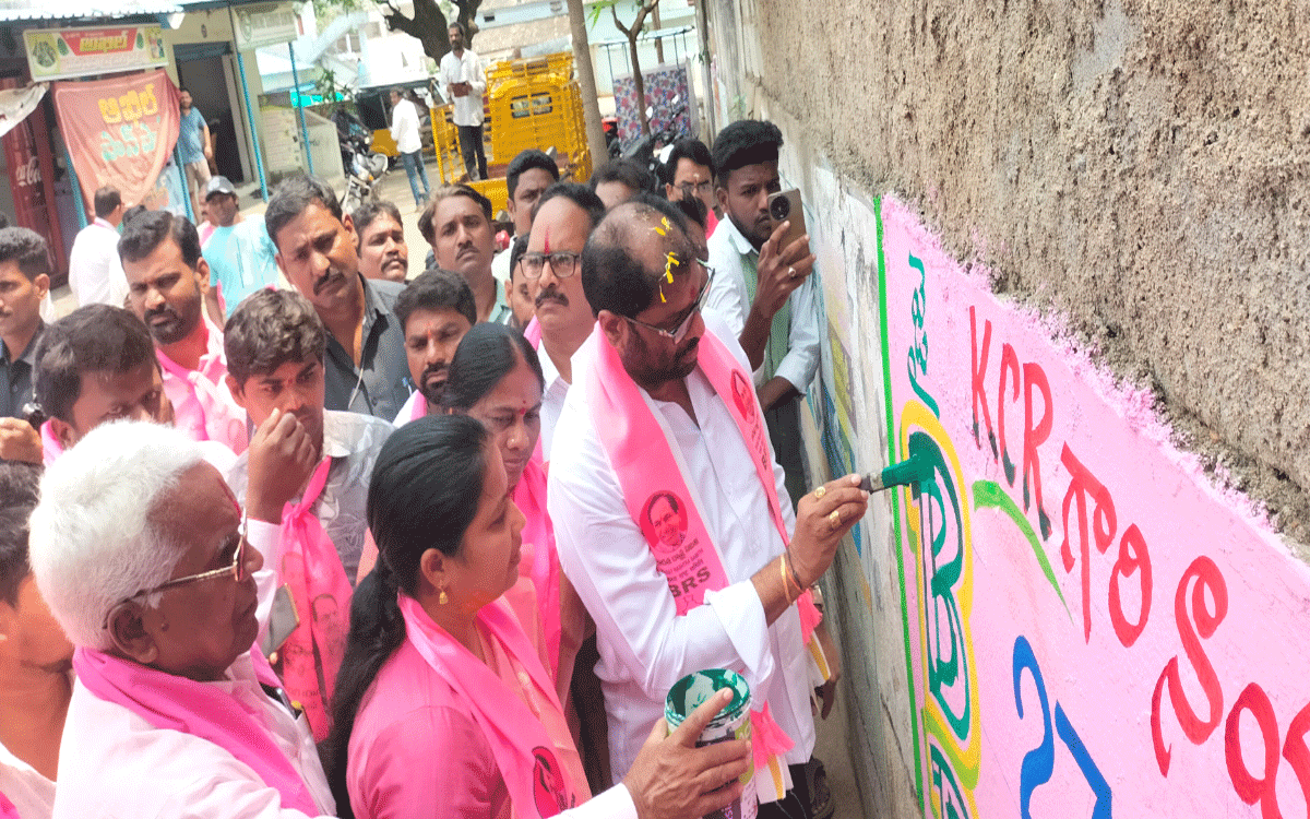 Yellandu : బీఆర్ఎస్ ర‌జతోత్స‌వ స‌భ‌కు పండుగలా త‌ర‌లాలి : ఎంపీ వ‌ద్దిరాజు, మాజీ ఎమ్మెల్యే హ‌రిప్రియ‌