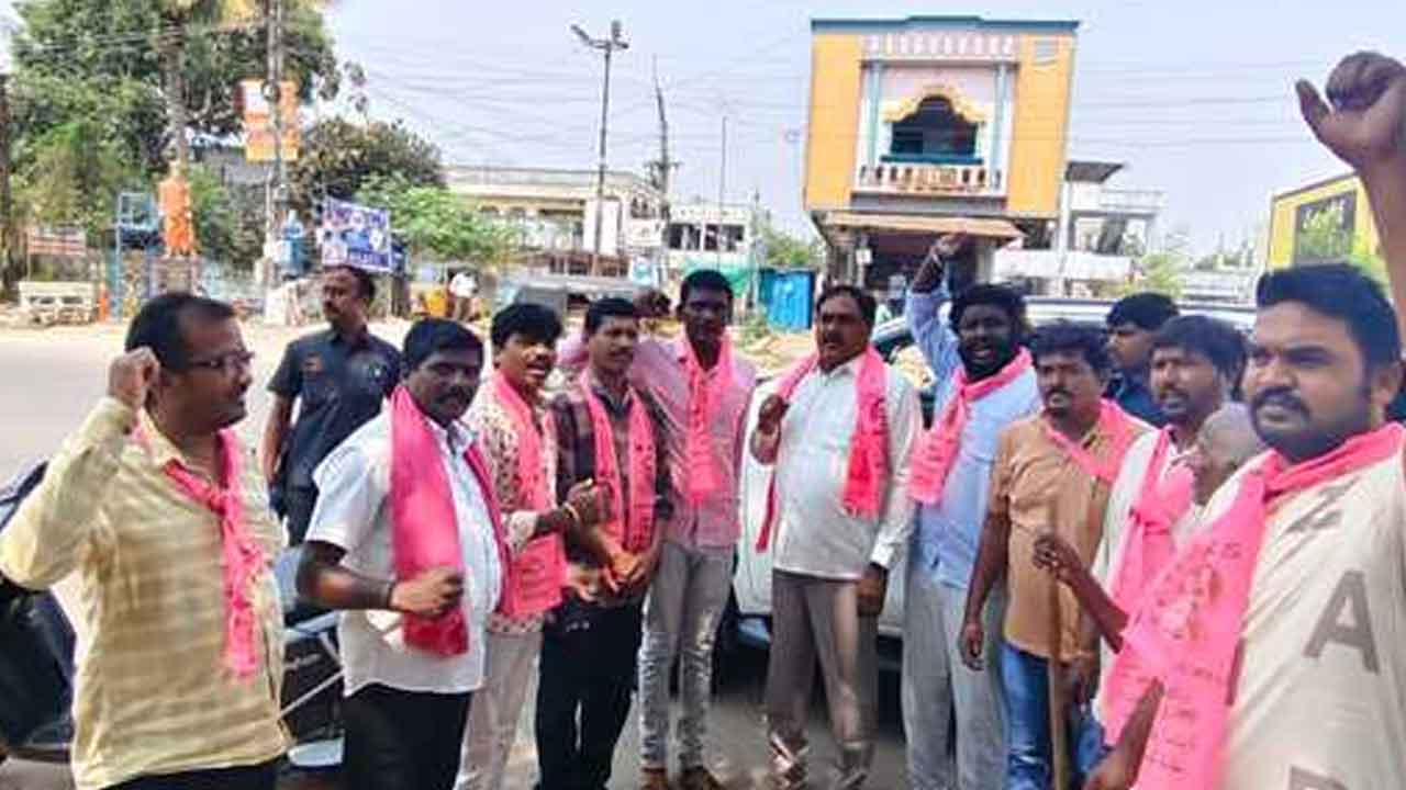 Errabelli Dayakar Rao | రజతోత్సవ సభ కోసం ఇంటింటి ప్రచారం చేపట్టిన ఎర్రబెల్లి దయాకర్ రావు