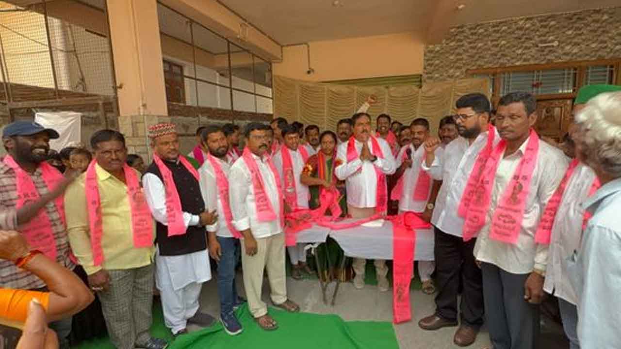 Errabelli Dayakar Rao | ఎర్రబెల్లి దయాకర్ రావు సమక్షంలో బీఆర్‌ఎస్‌లో భారీగా చేరికలు