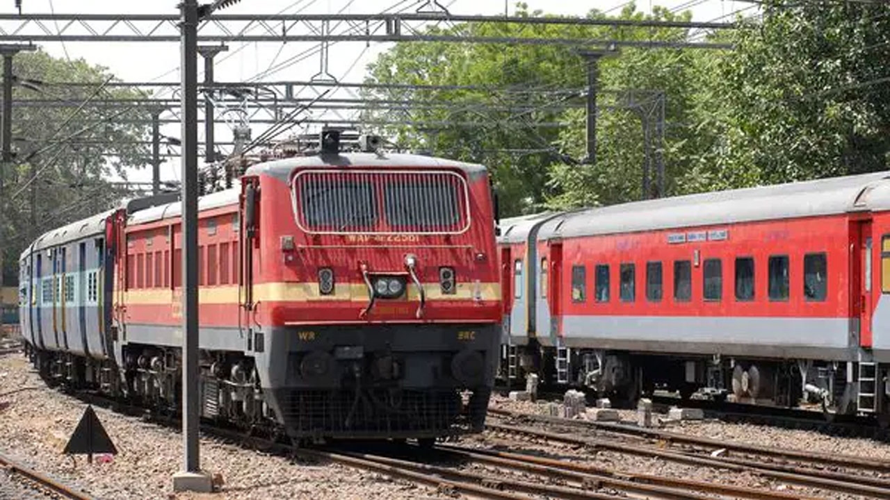 Falaknuma Express | ఫలక్‌నుమా ఎక్స్‌ప్రెస్‌ నుంచి విడిపోయిన బోగీలు.. ప్రయాణికులకు తప్పిన ప్రమాదం