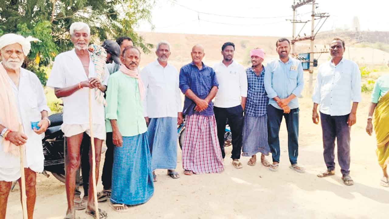 భూములు మునుగుతయ్‌.. నష్ట పరిహారం ఇవ్వండి