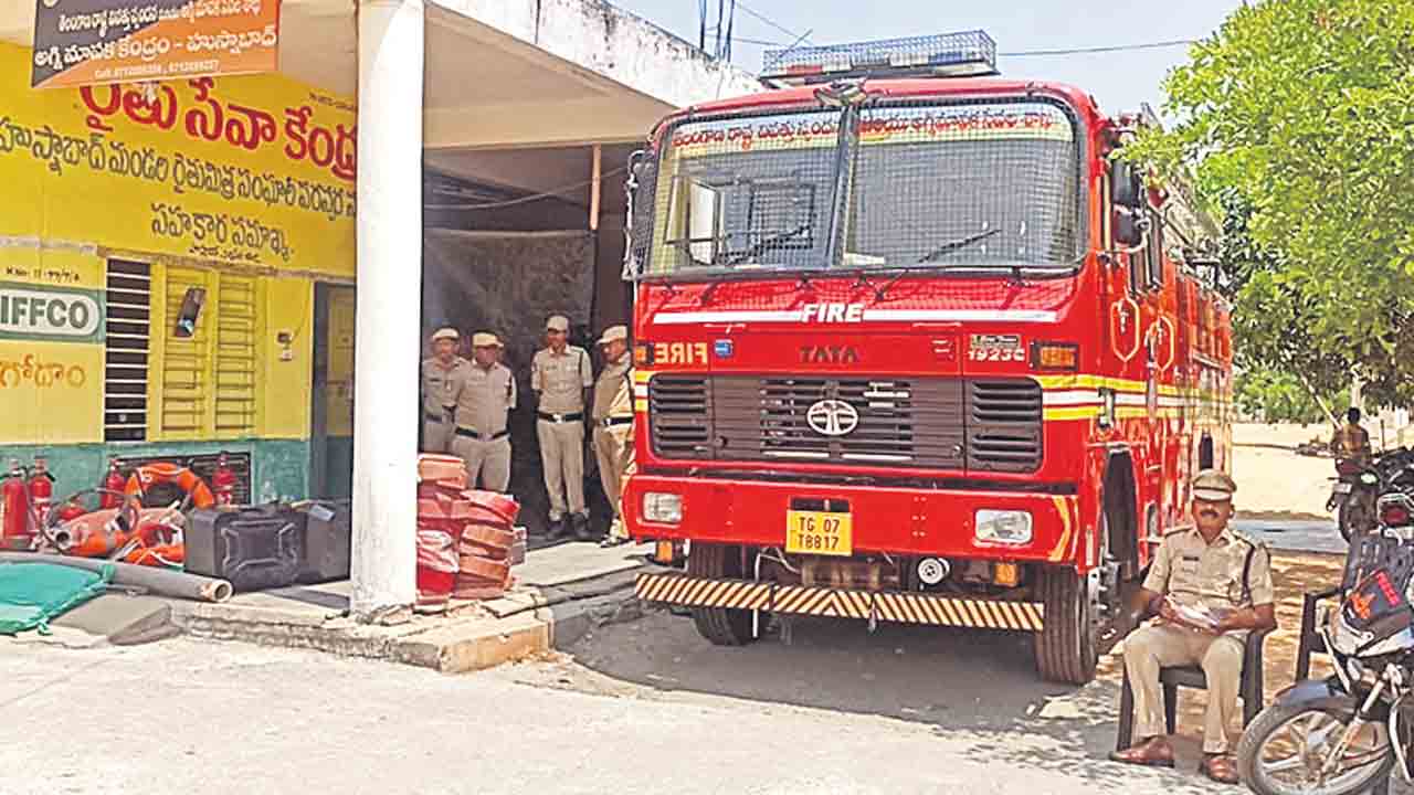 నిలువ నీడలేదు..ఆదుకోండి