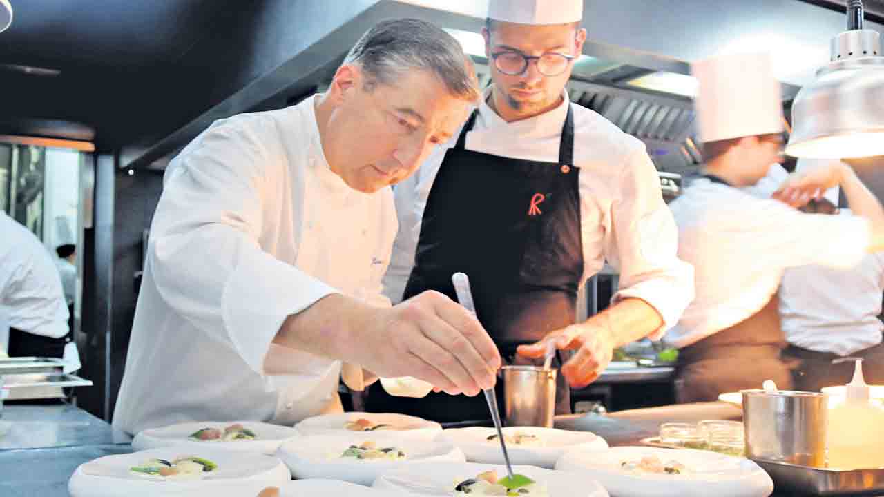 Restaurants | ఈ రెస్టారెంట్లలో విందు చేయాలంటే.. నెలల ముందు బుక్‌ చేసుకోవాల్సిందే!