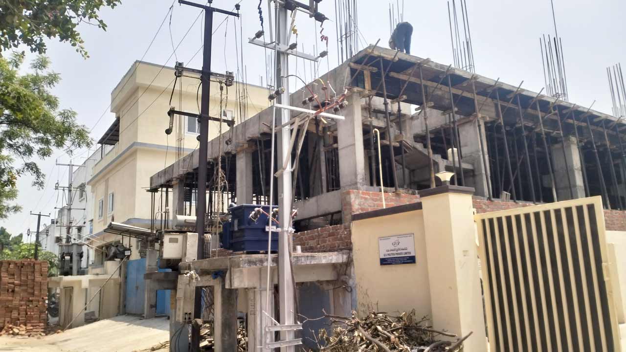 అధికారుల సమన్వయ లోపం.. గాంధీనగర్‌ పారిశ్రామిక వాడలో జోరందుకున్న అక్రమ నిర్మాణాలు