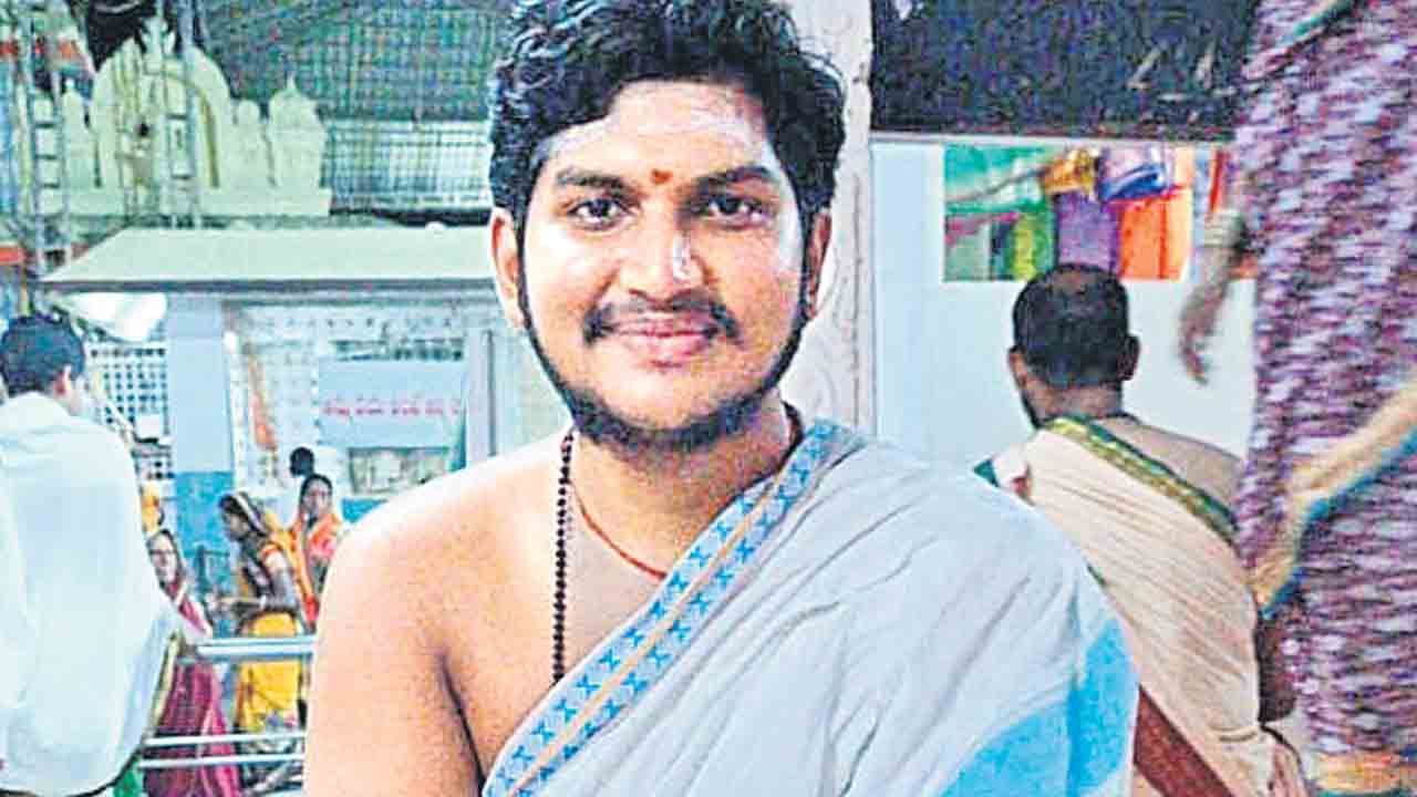 కంచికామకోటి 71వ పీఠాధిపతిగా