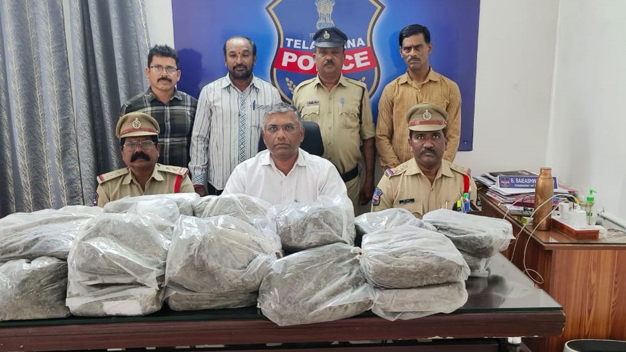 Ganja | సికింద్రాబాద్ రైల్వే స్టేషన్‌లో 52 కిలోల గంజాయి స్వాధీనం