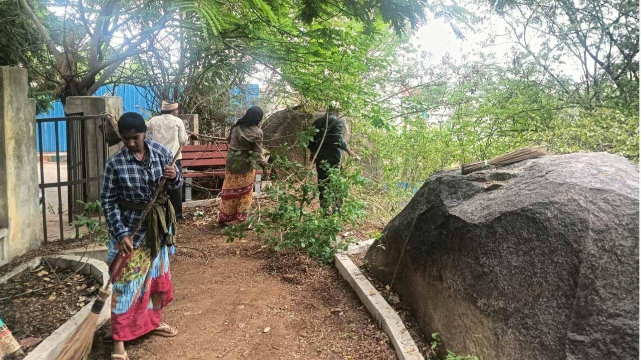 Hyderabad | నమస్తే తెలంగాణ ఎఫెక్ట్‌.. క్లీనింగ్‌ పనులు చేపట్టిన జీహెచ్‌ఎంసీ అధికారులు