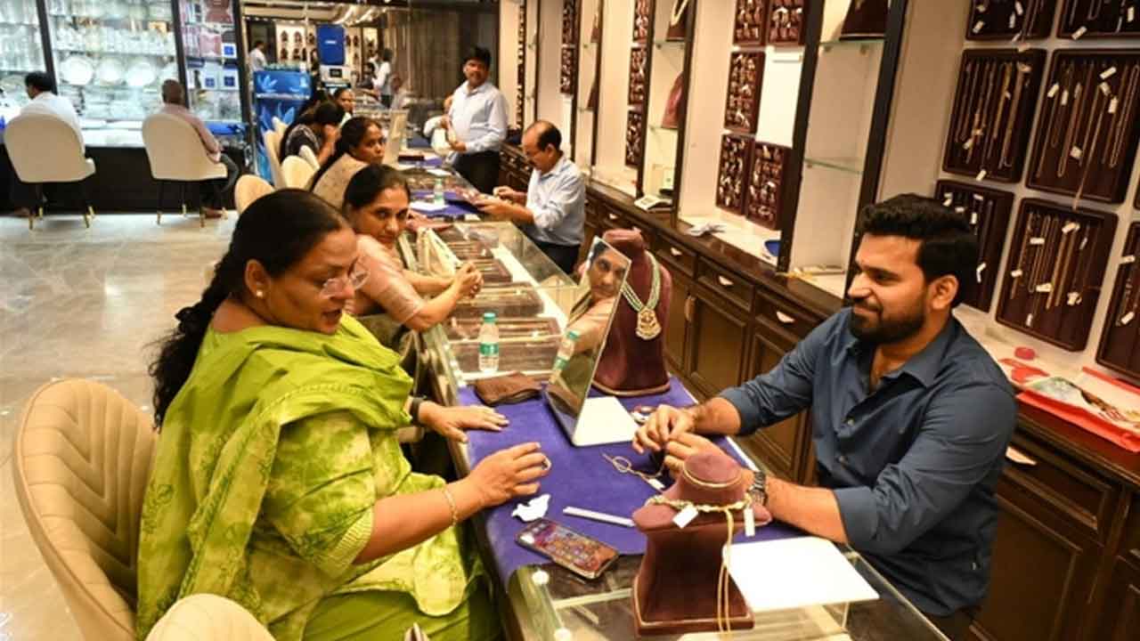 Hanumakonda | నగరంలో అక్షయ తృతీయ పండుగ సందడి